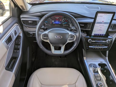 Certified 2023 Ford Explorer Limited w/ Limited Technology Package image 30