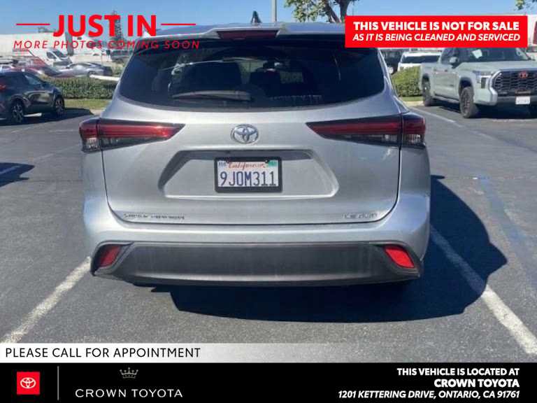 Used 2022 Toyota Highlander LE AWD/4WD image 6