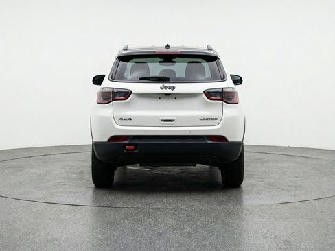 Used 2025 Jeep Compass Trailhawk AWD/4WD image 7