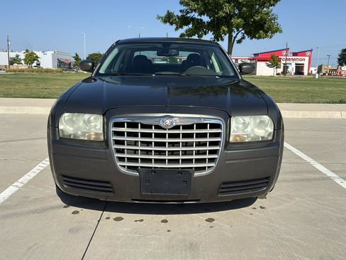 Used 2008 Chrysler 300 LX RWD image 2