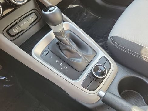 Used 2025 Hyundai Venue SEL FWD image 16