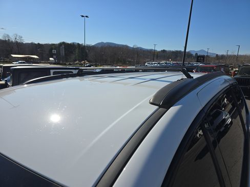 Used 2022 Chrysler Pacifica Touring-L w/ S Appearance Package image 13