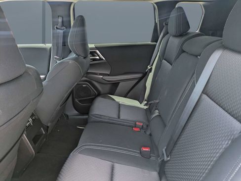 Used 2025 Mitsubishi Outlander ES FWD image 13