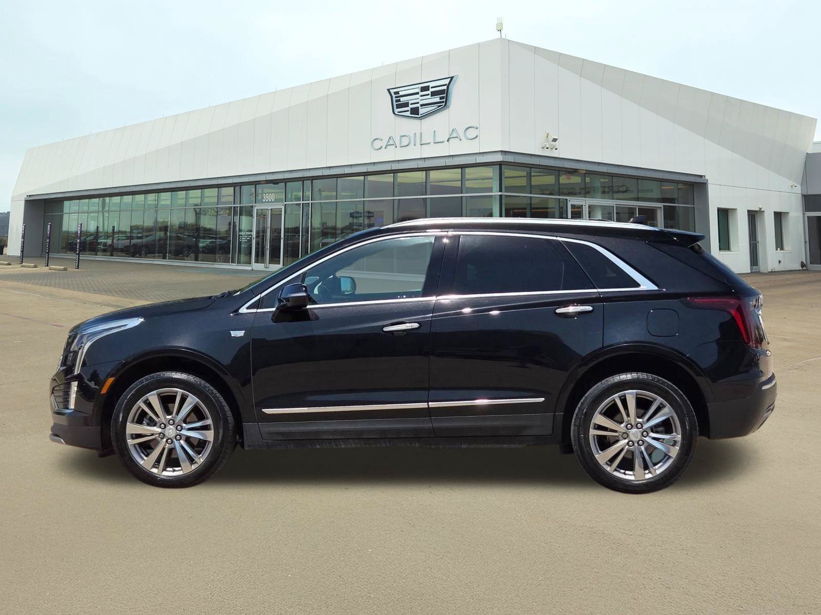 Certified 2023 Cadillac XT5 Premium Luxury AWD/4WD image 3