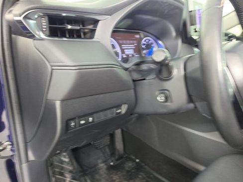 Used 2023 Toyota Venza LE AWD/4WD image 12