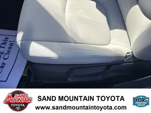 Used 2022 Toyota Corolla L image 15