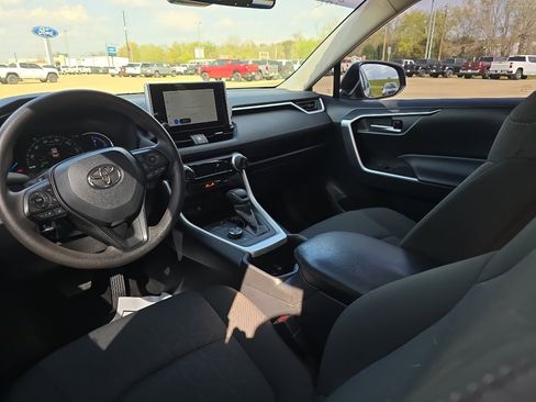 Used 2024 Toyota RAV4 XLE image 9