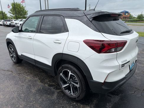 Used 2023 Chevrolet TrailBlazer RS w/ Sun and Liftgate Package AWD/4WD image 4