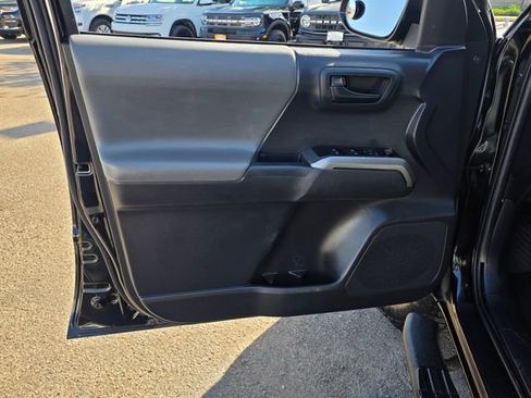 Used 2022 Toyota Tacoma SR5 RWD image 21