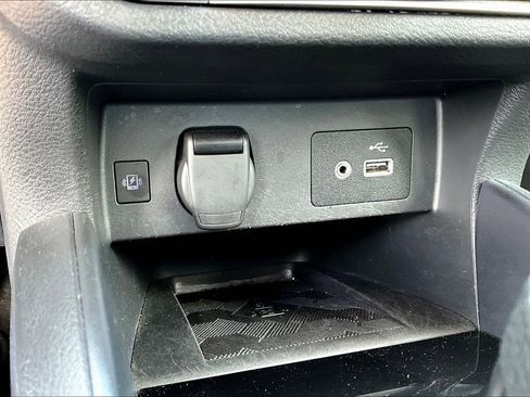 Used 2025 Nissan Versa SV FWD image 16