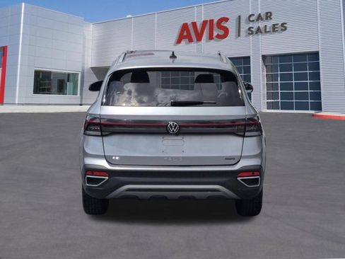 Used 2025 Volkswagen Taos SE AWD/4WD image 7