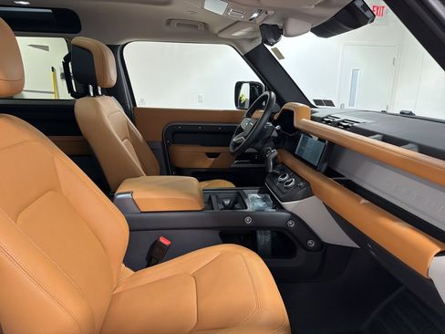 Used 2024 Land Rover Defender 90 S image 23