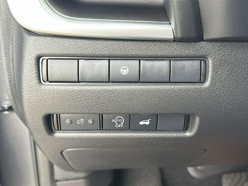 Used 2025 Nissan Rogue SV FWD image 20