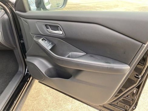 Used 2025 Nissan Rogue SV image 31