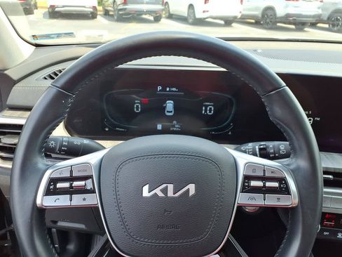 Used 2024 Kia Telluride EX w/ EX Captain's Chair Package FWD image 13