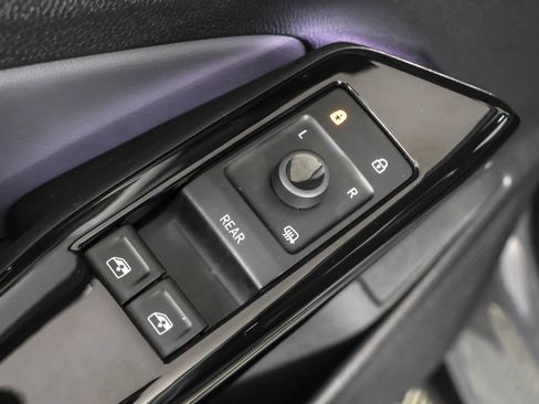 Used 2022 Volkswagen ID.4 Pro image 33