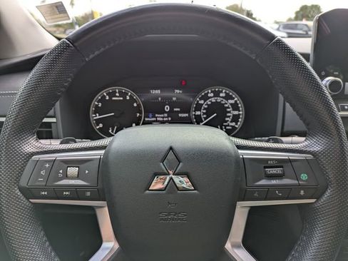 Used 2022 Mitsubishi Outlander SE image 30