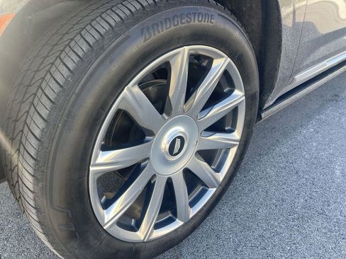 Used 2021 Cadillac Escalade Premium Luxury Platinum image 2