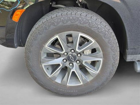 Used 2024 Chevrolet Tahoe Z71 w/ Luxury Package AWD/4WD image 21