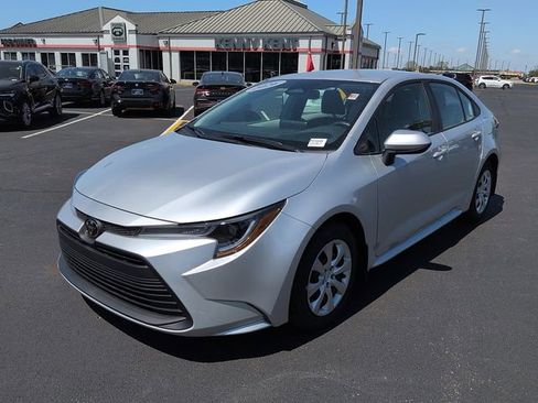 Used 2026 Toyota Corolla LE image 3