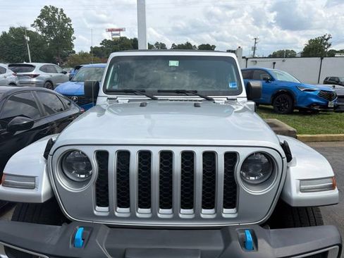 Used 2023 Jeep Wrangler Unlimited Sahara w/ Cold Weather Group AWD/4WD image 3