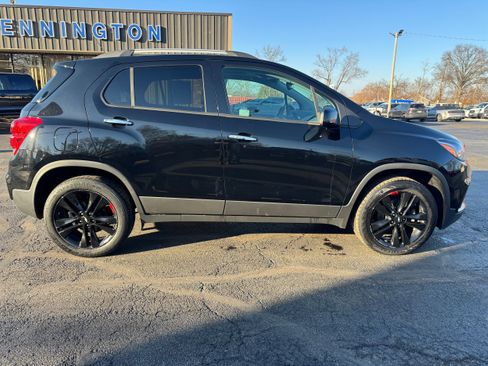 Used 2019 Chevrolet Trax LT w/ Sun & Sound Package image 7