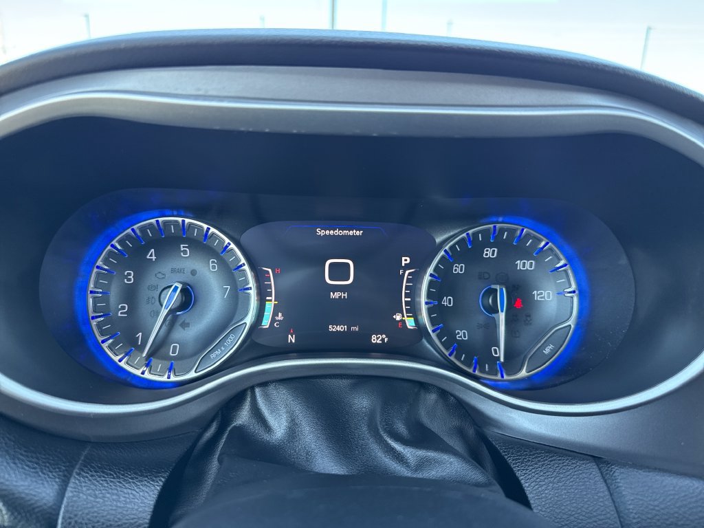 Used 2021 Chrysler Pacifica Touring-L FWD image 15