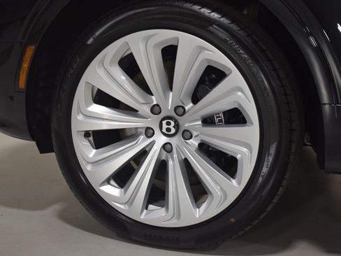 New 2025 Bentley Bentayga image 12