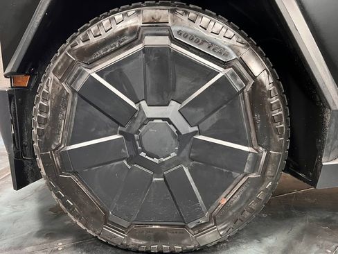 Used 2024 Tesla Cybertruck Cyberbeast image 29