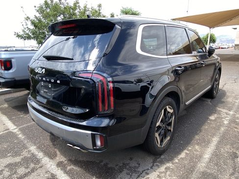 Used 2023 Kia Telluride EX w/ EX Captain's Chair Package FWD image 2