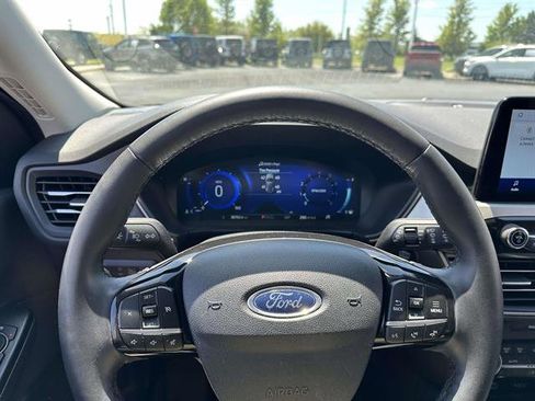 Used 2022 Ford Escape SEL w/ Technology Package AWD/4WD image 17