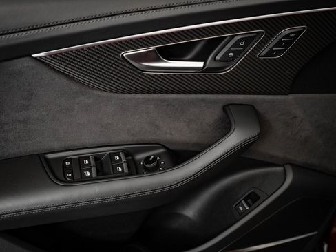 Certified 2024 Audi RS Q8 image 29