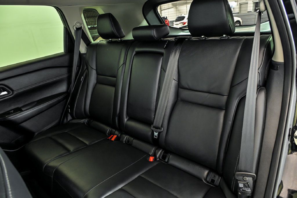 Used 2025 Nissan Rogue SL AWD/4WD image 14