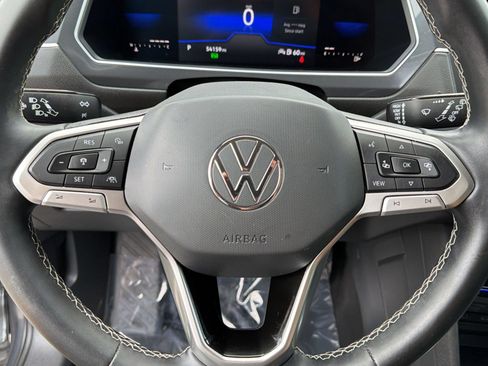 Used 2022 Volkswagen Tiguan SE FWD image 11