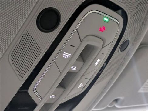 Used 2024 Audi Q8 e-tron Premium Plus w/ Premium Plus Package image 20