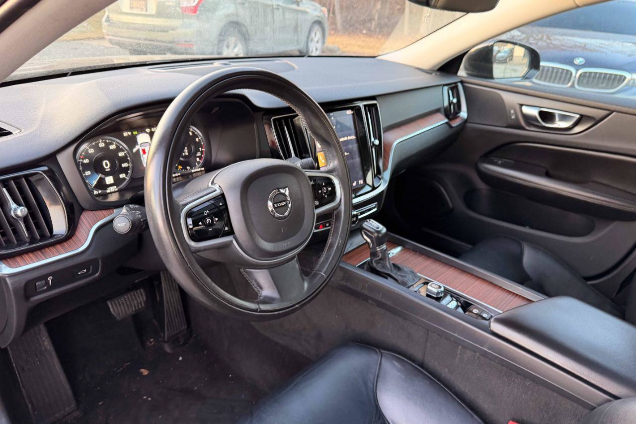 Used 2020 Volvo S60 T6 Momentum AWD/4WD image 16