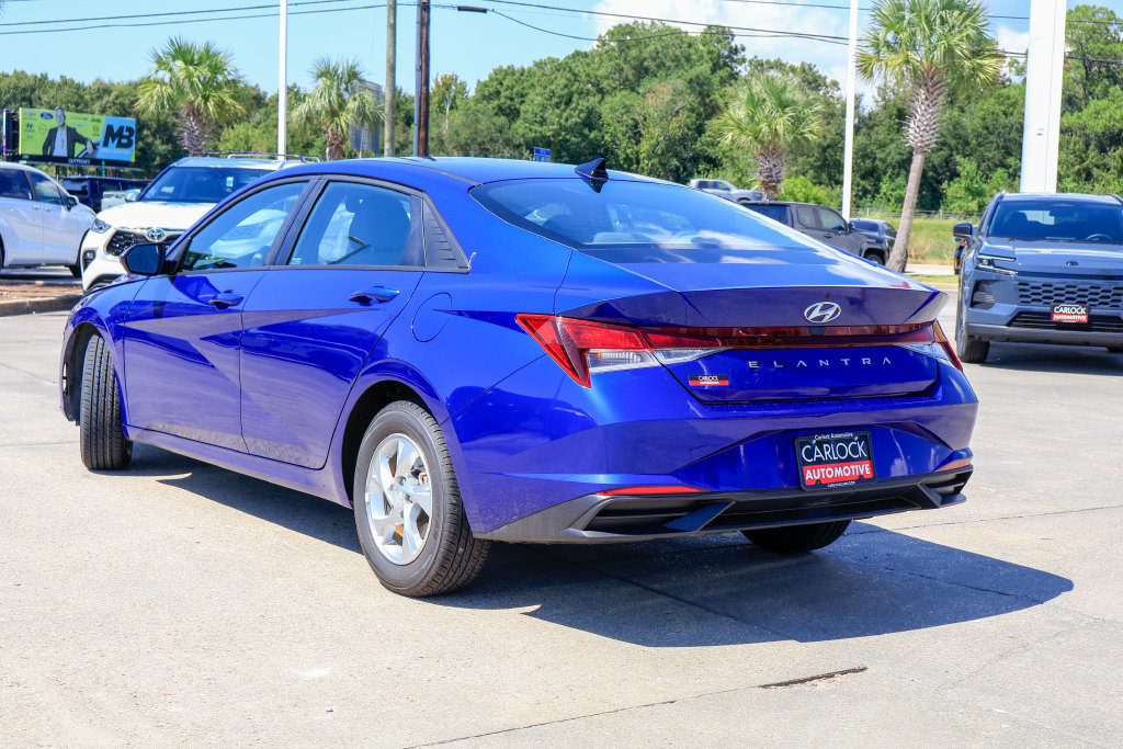 Used 2023 Hyundai Elantra SE w/ Cargo Package FWD image 21