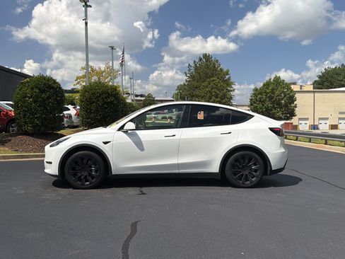 Used 2021 Tesla Model Y 2WD image 12