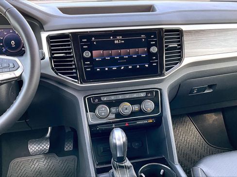 Used 2023 Volkswagen Atlas Cross Sport SE FWD image 7