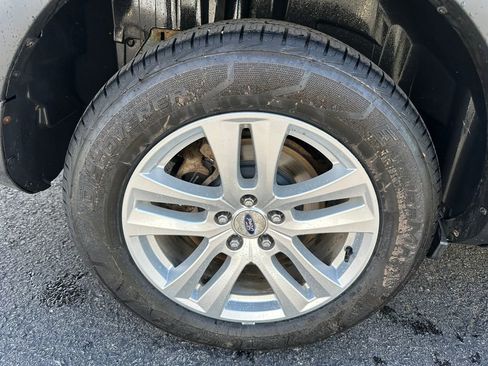 Used 2018 Ford Explorer XLT w/ Equipment Group 202A AWD/4WD image 36
