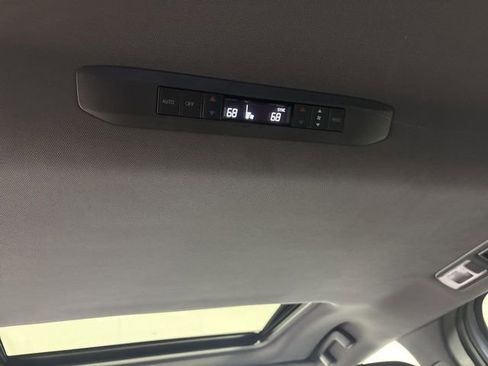 Used 2022 Toyota Sienna XSE AWD/4WD image 27