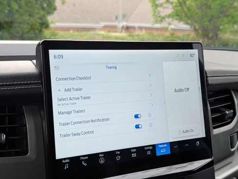 Used 2024 Ford Expedition XLT image 25