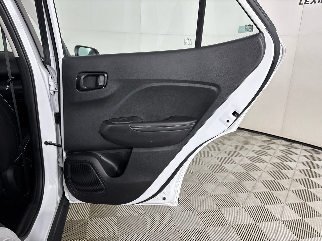 Used 2022 Hyundai Venue Limited FWD image 27