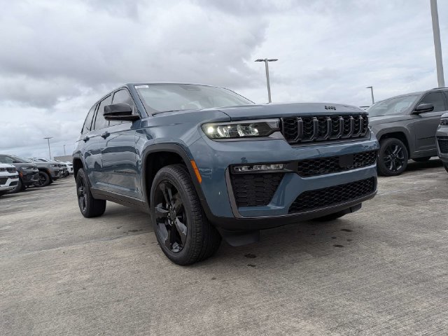 New 2027 Jeep Grand Cherokee Limited w/ Limited Altitude Package RWD image 2
