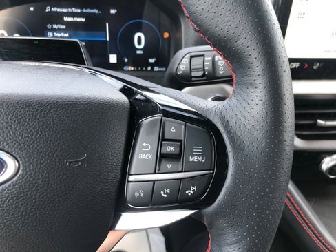 Used 2025 Ford Explorer ST-Line w/ ST-Line Street Pack image 17