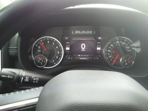 Used 2022 RAM 1500 Laramie AWD/4WD image 15
