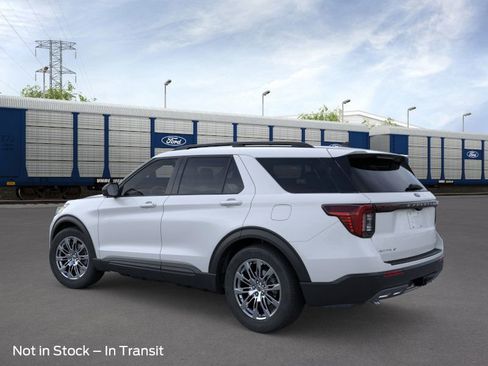 New 2026 Ford Explorer Active w/ Active Comfort Package AWD/4WD image 4