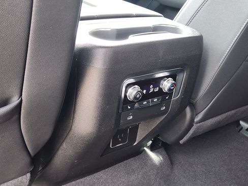 Used 2023 GMC Yukon AT4 AWD/4WD image 35