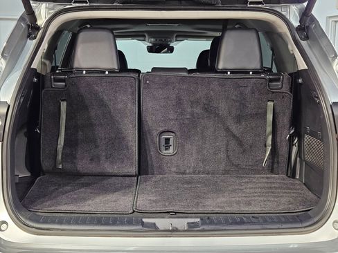 Used 2024 Toyota Highlander XLE image 18