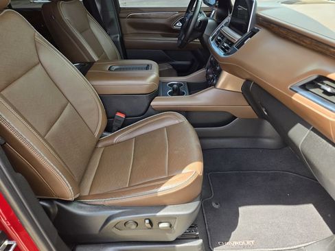 Used 2024 Chevrolet Tahoe High Country AWD/4WD image 16